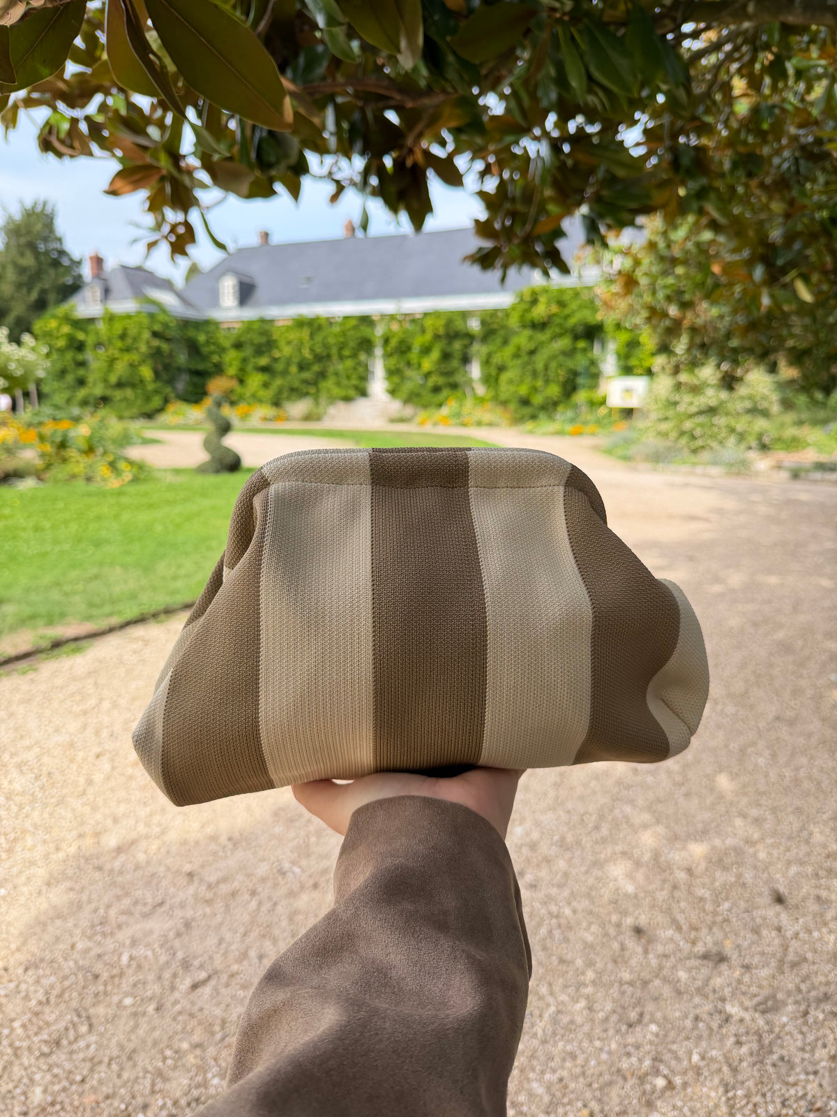 POCHETTE À MAIN RAYÉ TAUPE &amp; BEIGE
